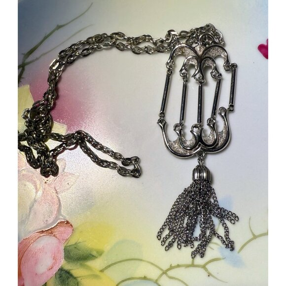 Vintage 70's Articulated Silver tone Tassel Pendant Necklace - Picture 10 of 10